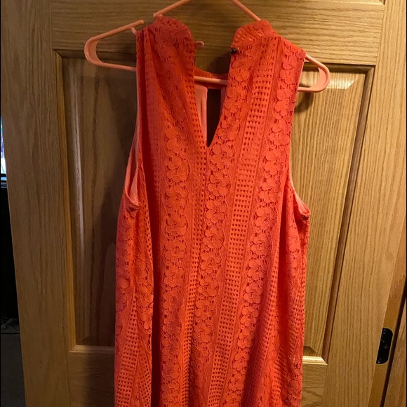 Fitted lace dress - Picture 2 of 2